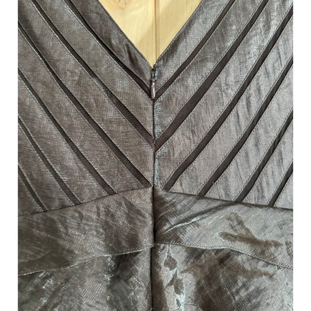 Adrianna Papell | Silver Shimmery Shutter Pleat Short Cocktail Dress | Size 14 - Picture 8 of 14